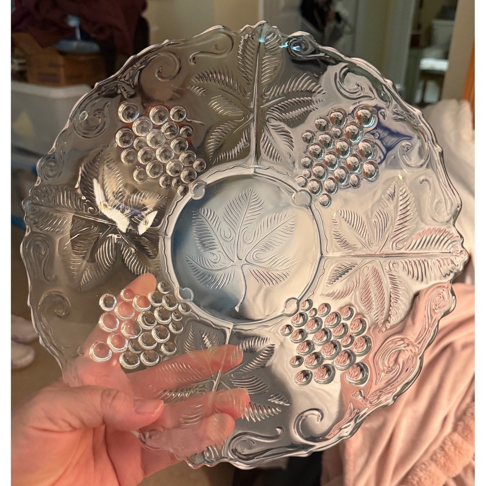 Vintage Indiana Glass Grape Leaf Embossed Fruit Bowl 10.5 In Scalloped Edge‎